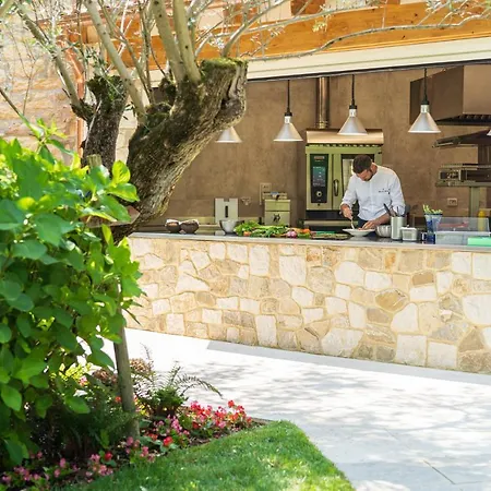 بيبلوس آرت أميستا فندق 5*